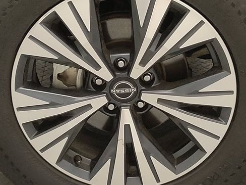 Used 2023 Nissan Rogue SV FWD image 31
