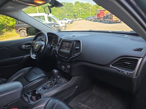 Used 2020 Jeep Cherokee Latitude Plus w/ Cold Weather Group AWD/4WD image 20