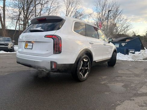 Certified 2024 Kia Telluride EX w/ EX Captain's Chair Package image 3