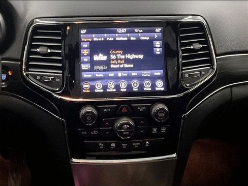 Used 2020 Jeep Grand Cherokee Limited w/ Luxury Group II AWD/4WD image 18
