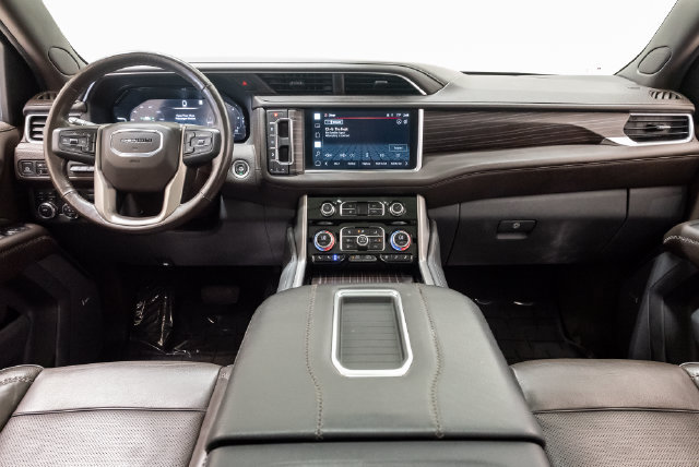 Used 2022 GMC Yukon XL Denali w/ Denali Premium Package AWD/4WD image 24