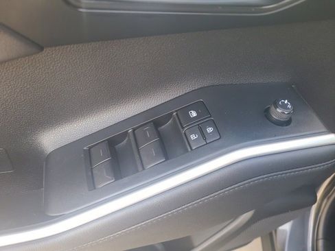 Used 2024 Toyota Highlander XLE image 19