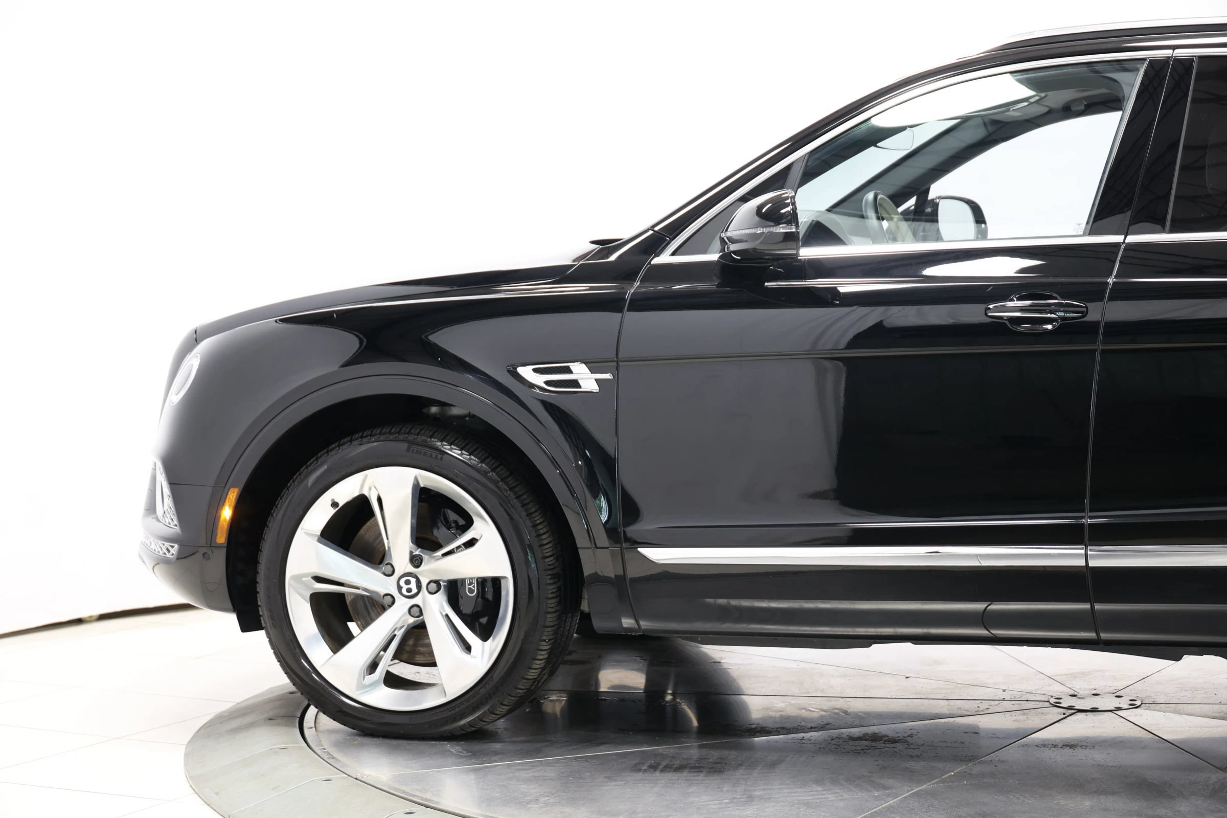 Used 2017 Bentley Bentayga AWD/4WD image 7