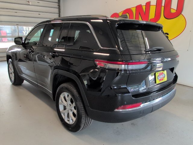 Used 2023 Jeep Grand Cherokee Limited AWD/4WD image 3