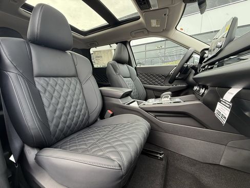 Used 2025 Mitsubishi Outlander SEL image 28