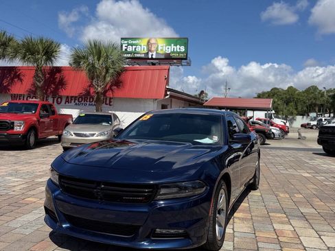 Used 2015 Dodge Charger SXT RWD image 12