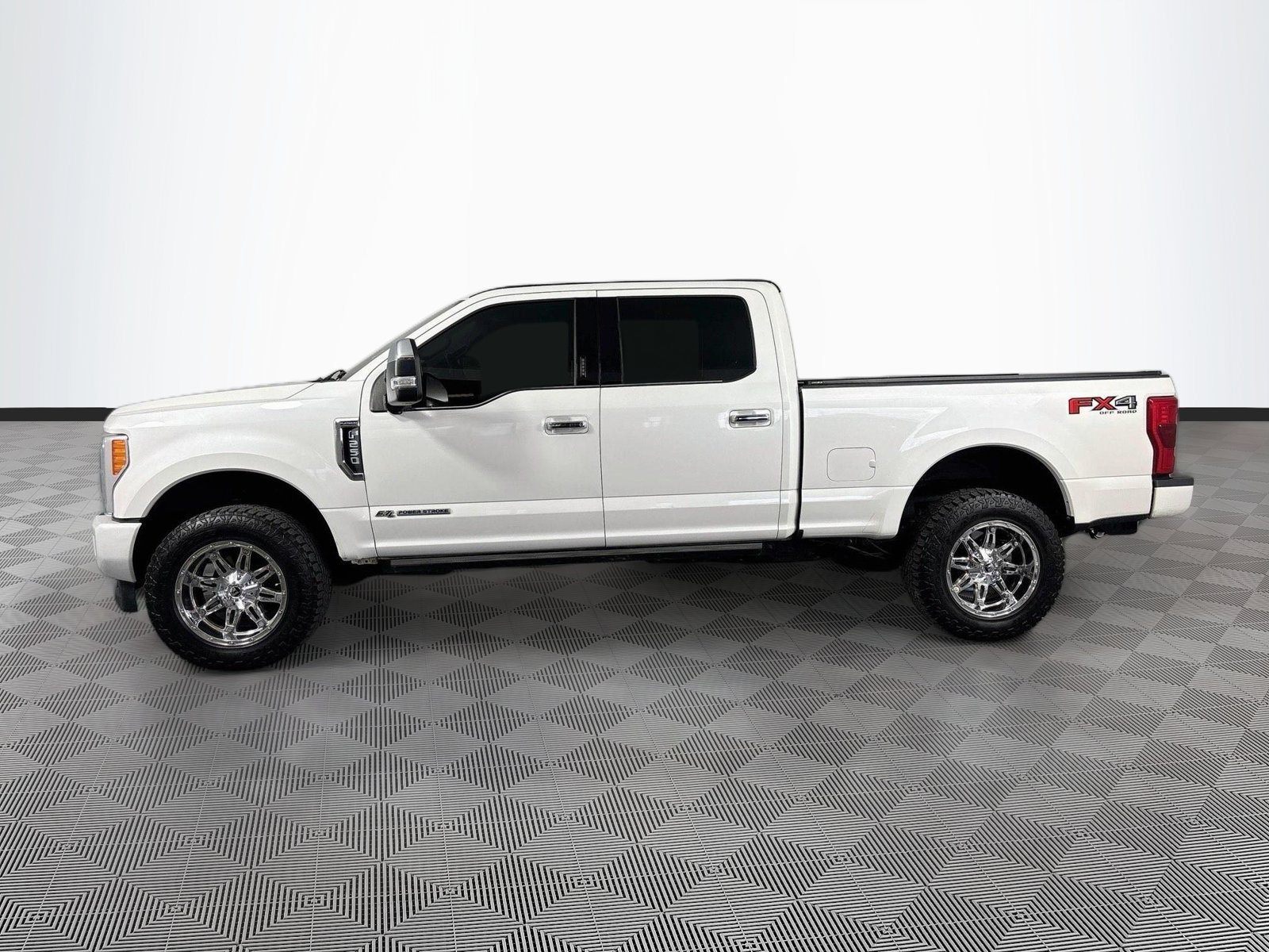 Used 2019 Ford F250 Platinum w/ Platinum Ultimate Package AWD/4WD image 4