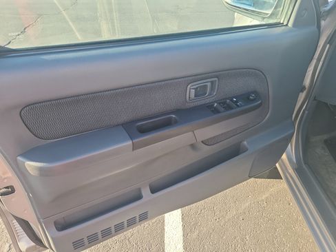Used 2004 Nissan Frontier S/C AWD/4WD image 13