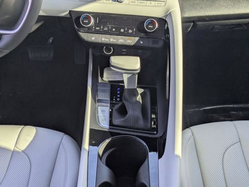 New 2026 Hyundai Elantra Limited FWD image 19