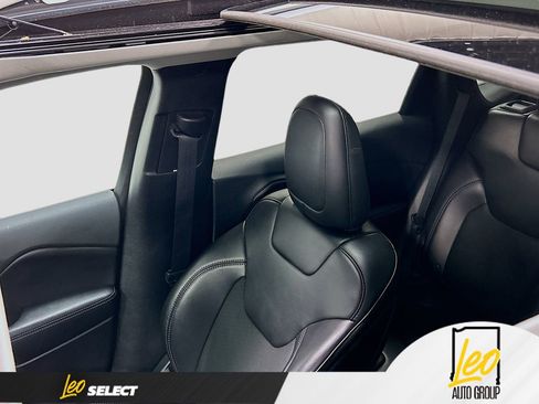 Used 2019 Jeep Cherokee Latitude Plus w/ Comfort/Convenience Group image 21