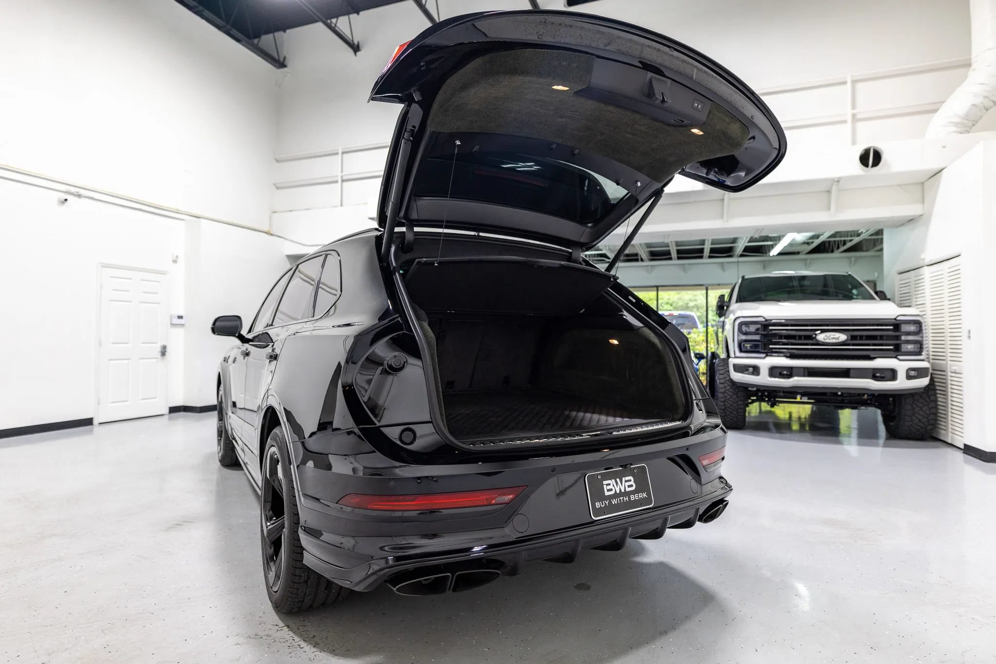Used 2022 Bentley Bentayga AWD/4WD image 19