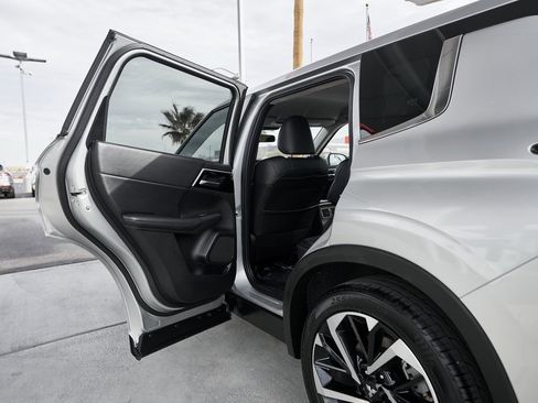 Used 2024 Mitsubishi Outlander SE image 16