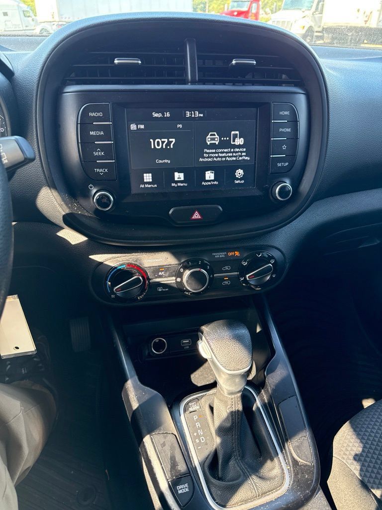 Used 2020 Kia Soul LX FWD image 12