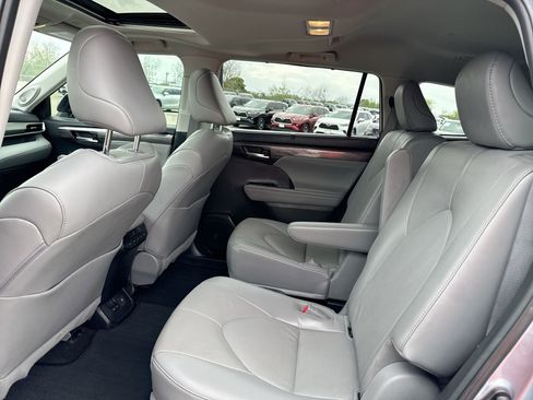 Used 2023 Toyota Highlander Limited image 24