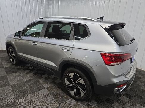 Used 2023 Volkswagen Taos SE w/ Panoramic Sunroof Package AWD/4WD image 9