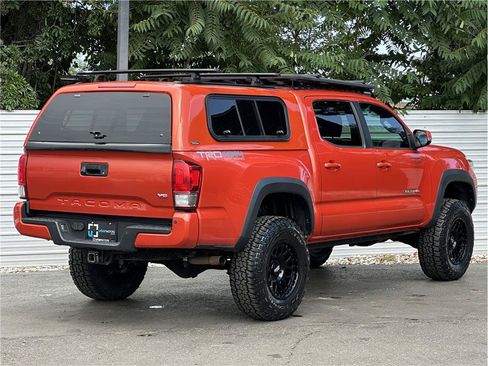 Used 2016 Toyota Tacoma TRD Off-Road AWD/4WD image 10