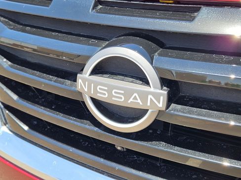 Used 2025 Nissan Pathfinder SL w/ SL Premium Package FWD image 10