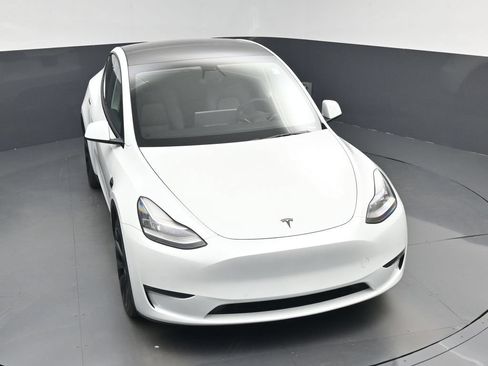 Used 2021 Tesla Model Y Long Range AWD/4WD image 26