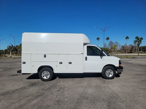 New 2025 GMC Savana 3500 w/ Power Convenience Package RWD image 4