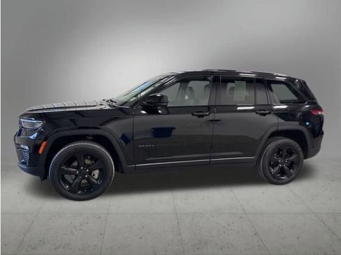 Used 2023 Jeep Grand Cherokee Limited w/ Black Appearance Package AWD/4WD image 2
