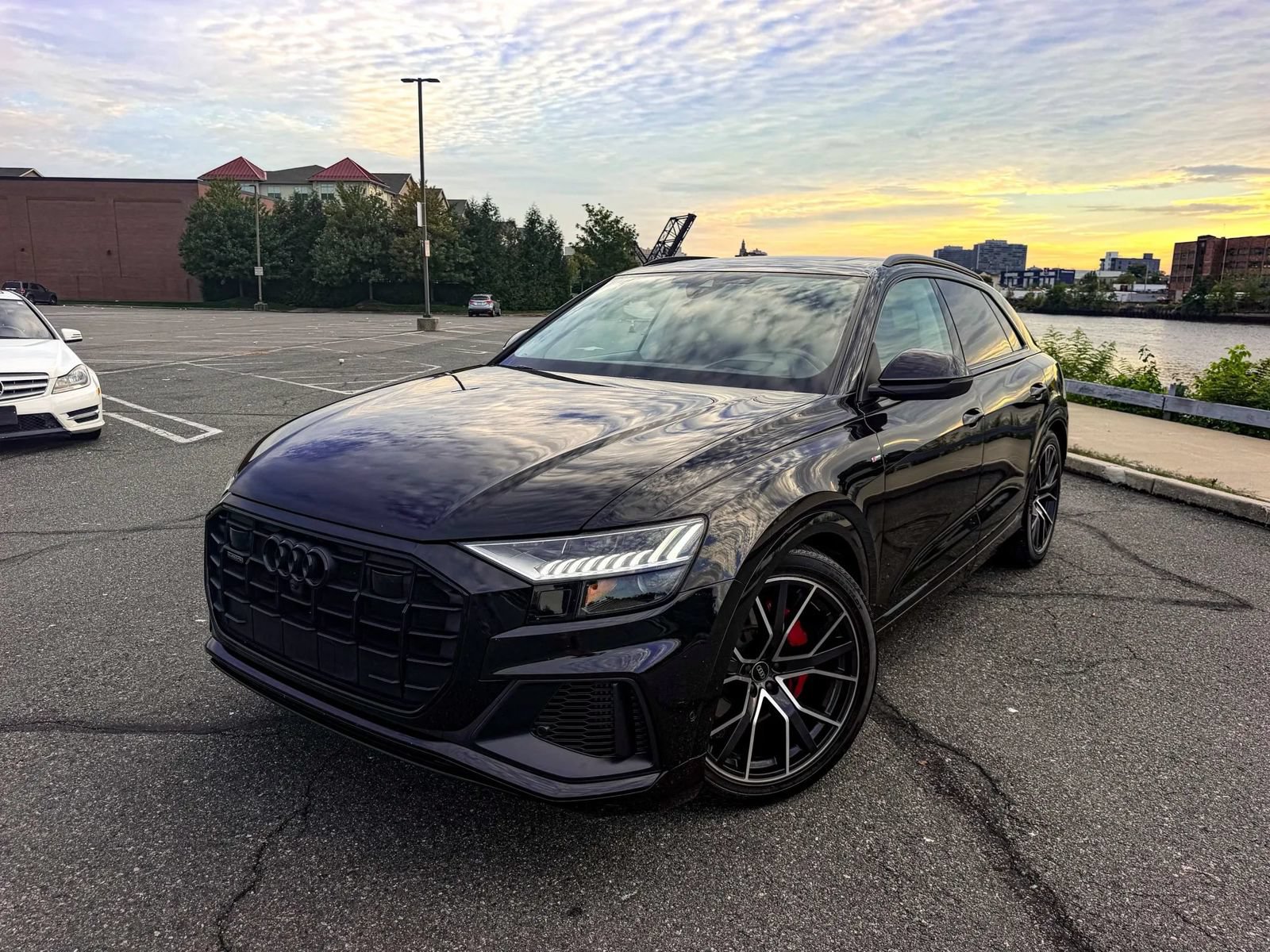 Used 2023 Audi Q8 Prestige AWD/4WD image 2