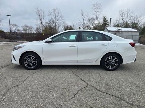 Used 2023 Kia Forte LXS image 6