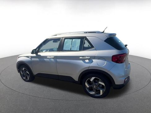 Used 2025 Hyundai Venue SEL image 10