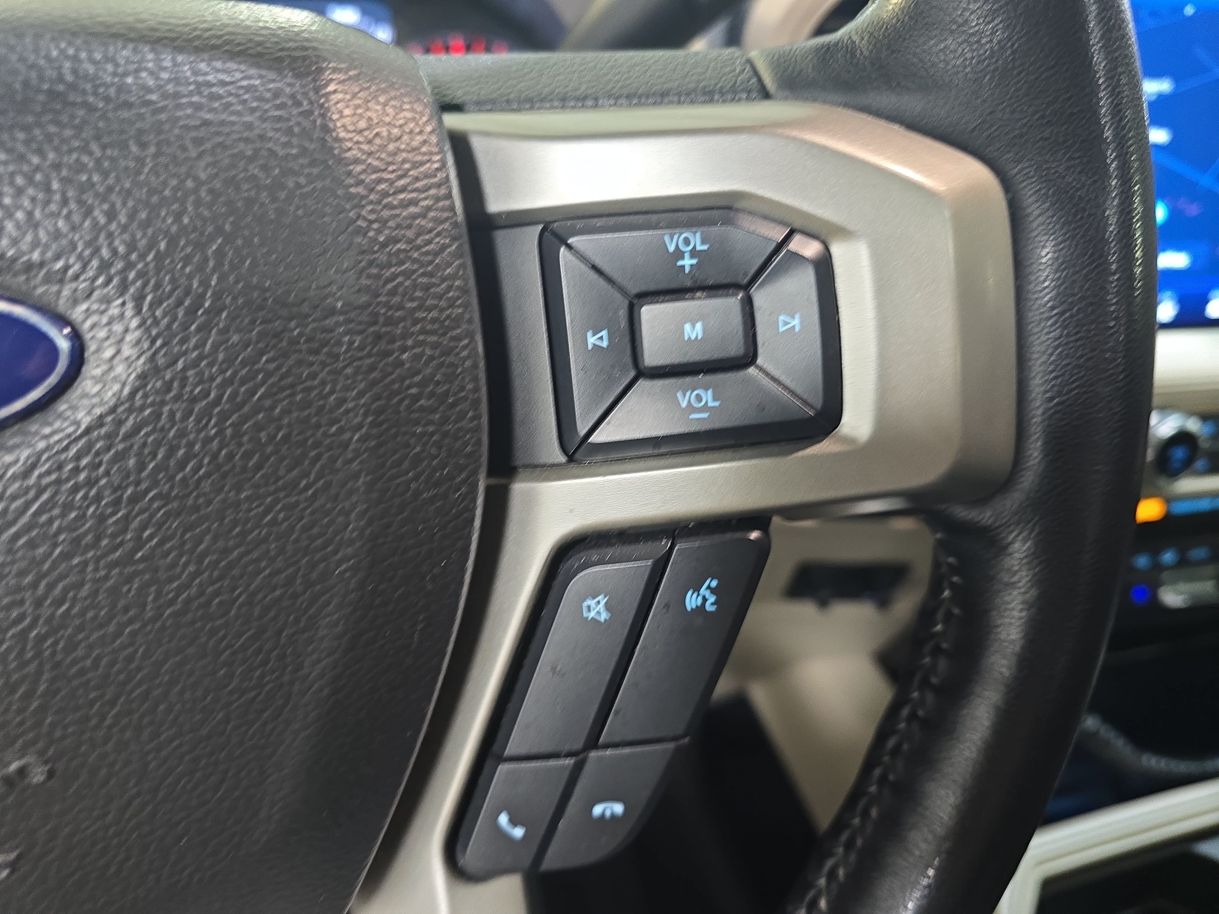 Used 2022 Ford F250 Lariat w/ Black Appearance Package AWD/4WD image 15