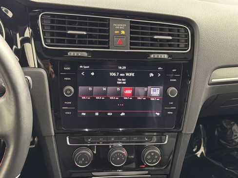 Used 2019 Volkswagen GTI SE image 18