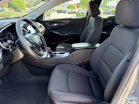 Used 2024 Chevrolet Malibu LT image 9