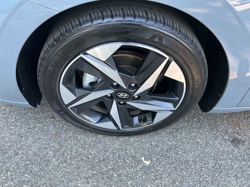 Used 2021 Hyundai Elantra Limited FWD image 11