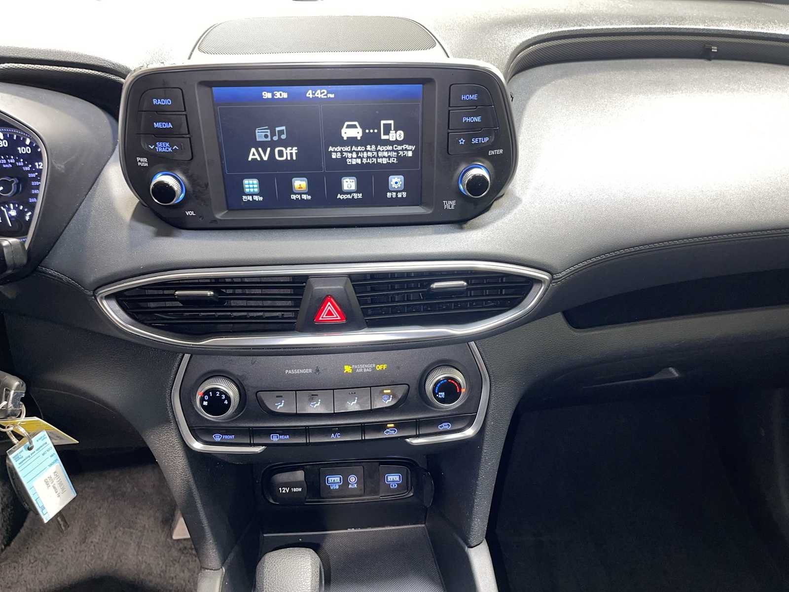 Used 2019 Hyundai Santa Fe SE AWD/4WD image 16