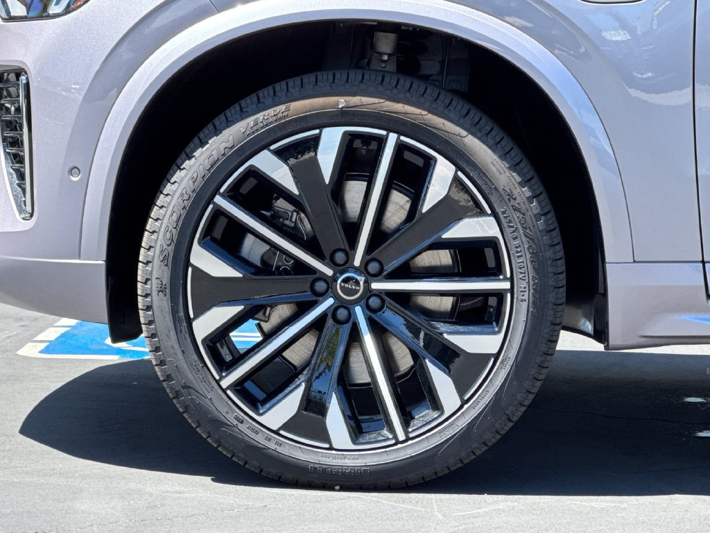 New 2026 Volvo XC90 T8 Plus w/ Protection Package AWD/4WD image 26