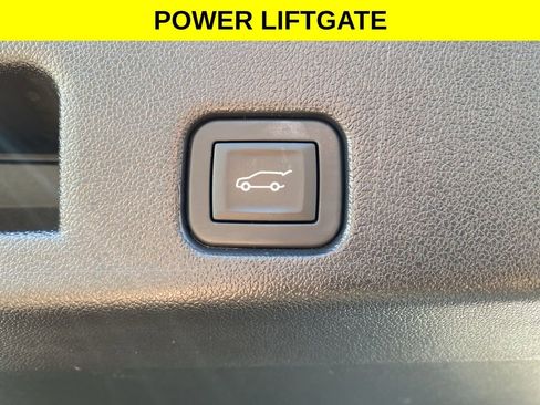 Used 2024 Chevrolet Traverse LS image 17