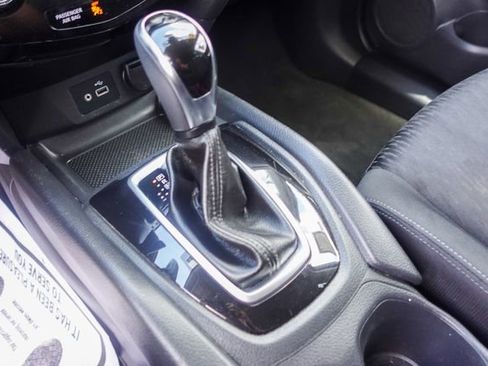 Used 2019 Nissan Rogue SV FWD image 19