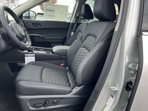 New 2025 Nissan Pathfinder SV w/ SV Premium Package image 14
