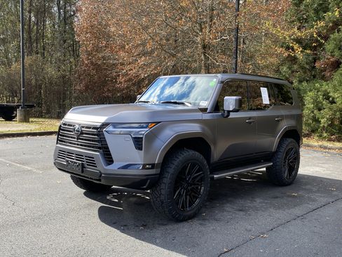 Used 2025 Lexus GX 550 w/ Cold Area Package image 5