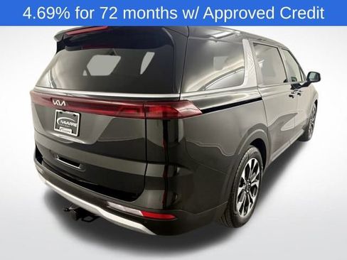 Used 2024 Kia Carnival EX image 8