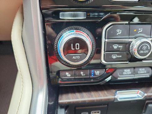 Used 2024 GMC Yukon Denali AWD/4WD image 22