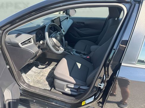 Used 2025 Toyota Corolla LE w/ Convenience Package FWD image 9