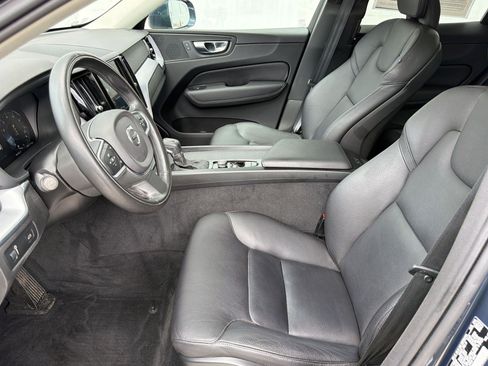 Used 2020 Volvo XC60 T5 Momentum w/ Protection Package Premier AWD/4WD image 5