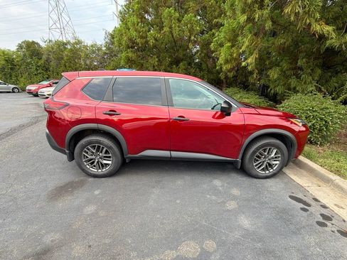 Used 2023 Nissan Rogue S FWD image 2
