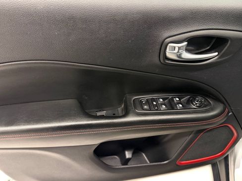 Used 2020 Jeep Compass Trailhawk AWD/4WD image 12