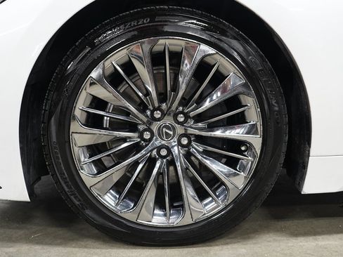 Used 2022 Lexus LS 500 w/ Interior Upgrade Package RWD image 32