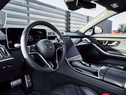 Used 2023 Mercedes-Benz Maybach S 680 4MATIC image 2