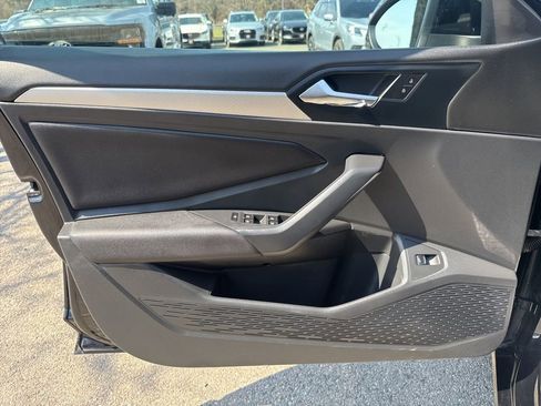 Used 2019 Volkswagen Jetta SE image 23