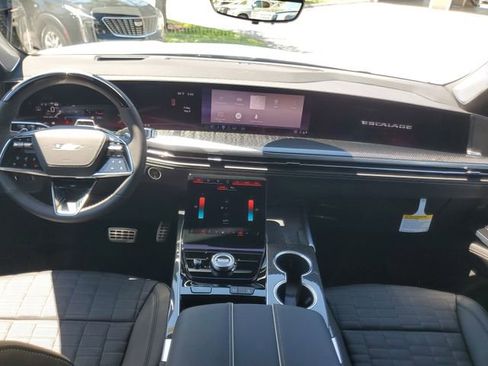 Used 2026 Cadillac Escalade ESV V AWD/4WD image 16