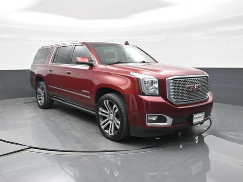 Used 2017 GMC Yukon XL Denali w/ Open Road Package AWD/4WD image 13