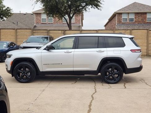 Used 2022 Jeep Grand Cherokee L Altitude image 12