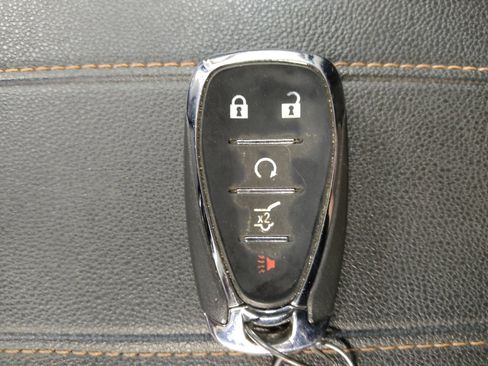Used 2019 Chevrolet Traverse LT FWD image 32
